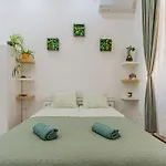 Apartment Balinese Style Downtown *