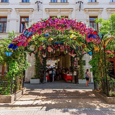 Balinese Style Downtown * Budapest