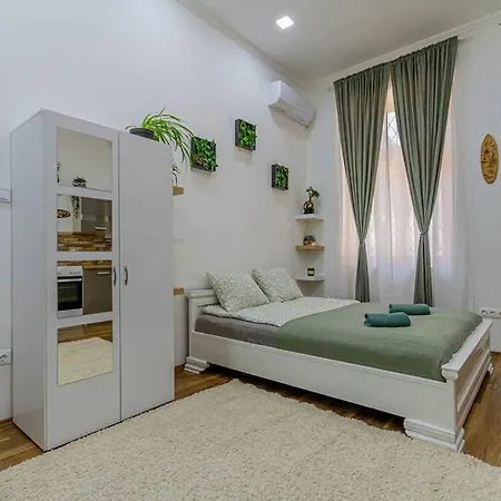 Apartment Balinese Style Downtown