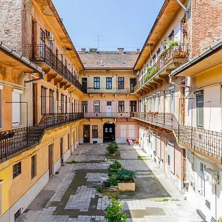 Balinese Style Downtown * Budapest