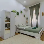 Apartment Balinese Style Downtown