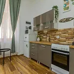 Balinese Style Downtown Apartment *